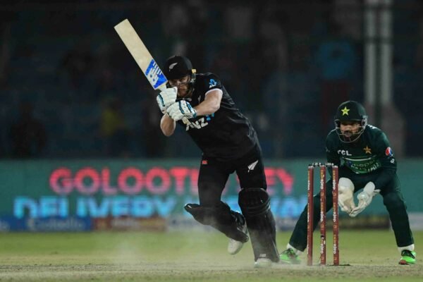 Glenn Phillips best performance in pak vs nz 1st odi