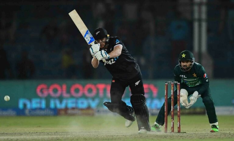 Glenn Phillips best performance in pak vs nz 1st odi